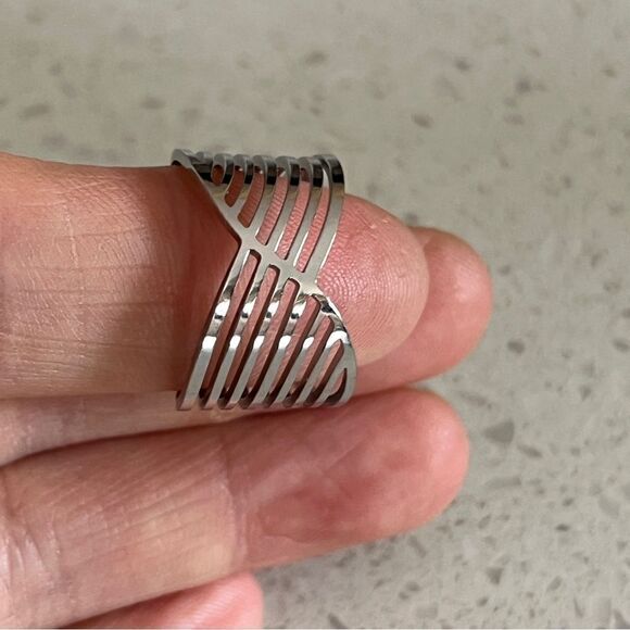 Stainless Steel Geometric Wire Pattern Open Ring - Picture 4 of 10